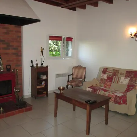 Maison Renovee Avec Piscine Et Jardin A - Fr-1-489-324