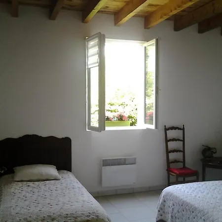 Maison Renovee Avec Piscine Et Jardin A - Fr-1-489-324 * Moulins (Allier)