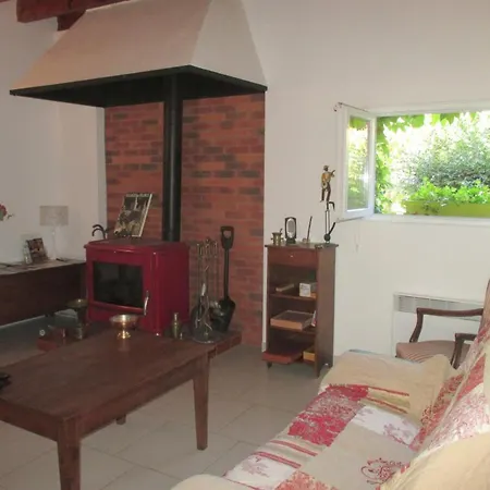 Maison Rénovée Avec Piscine Et Jardin à - Fr-1-489-324 *