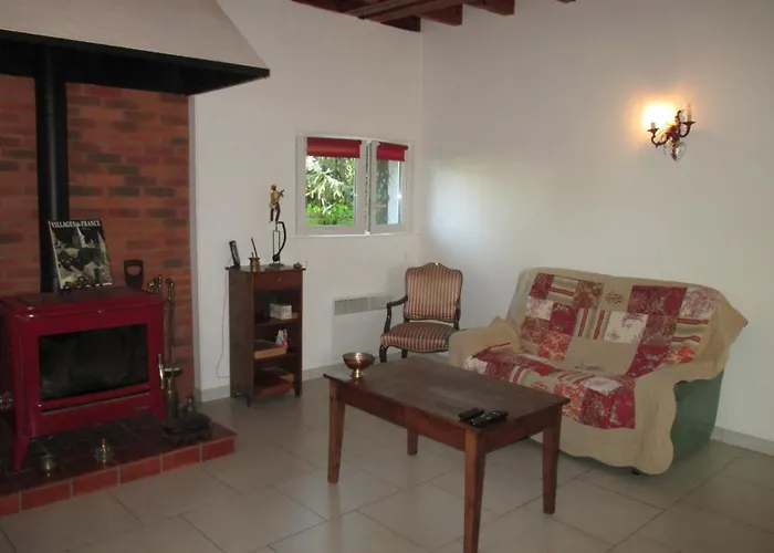 Maison Renovee Avec Piscine Et Jardin A - Fr-1-489-324