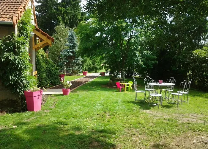 Maison Renovee Avec Piscine Et Jardin A - Fr-1-489-324 * Moulins (Allier)