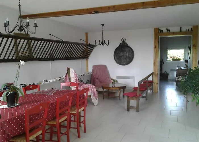 Maison Renovee Avec Piscine Et Jardin A - Fr-1-489-324 * 穆兰